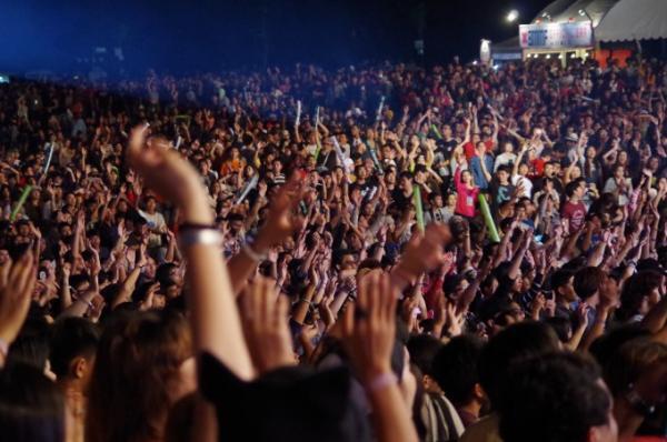 夜風に吹かれながら音楽とビールを！タイで野外音楽フェスティバルに行こう。