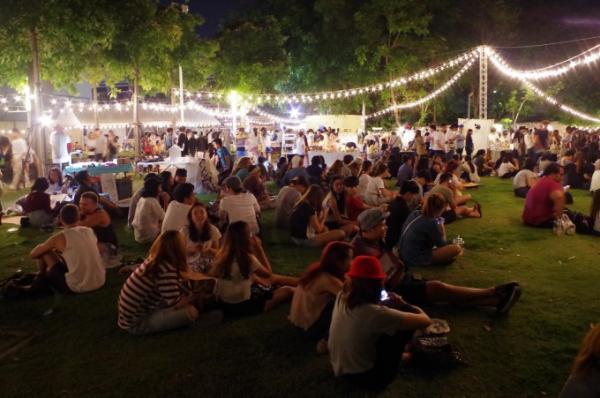 夜風に吹かれながら音楽とビールを！タイで野外音楽フェスティバルに行こう。