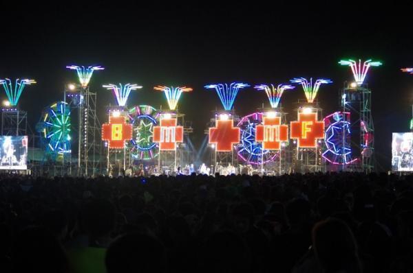 夜風に吹かれながら音楽とビールを！タイで野外音楽フェスティバルに行こう。