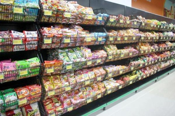 まとめてお土産を買うならココ！ドンコイ通りの便利なスーパー 「VinMart（ビンマート）」