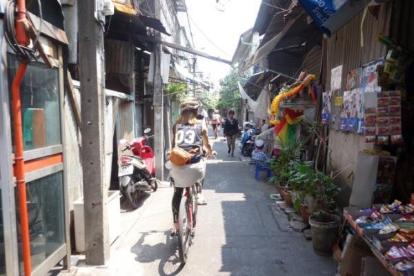 バンコクを自転車で駆け抜ける。爽快なサイクリングツアーが人気