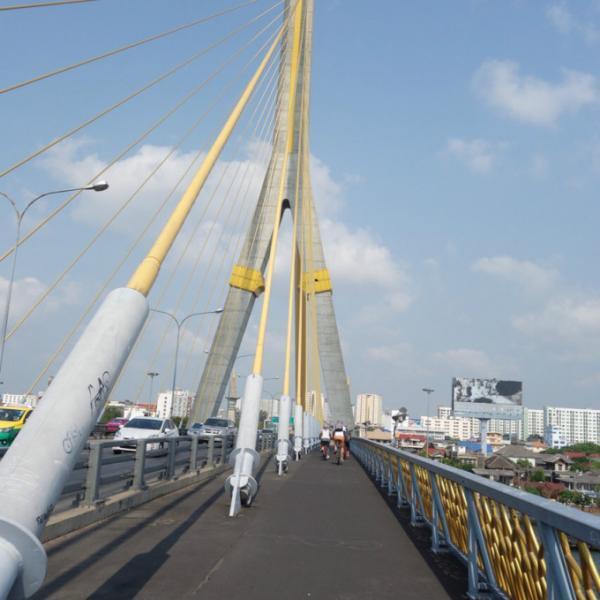 バンコクを自転車で駆け抜ける。爽快なサイクリングツアーが人気