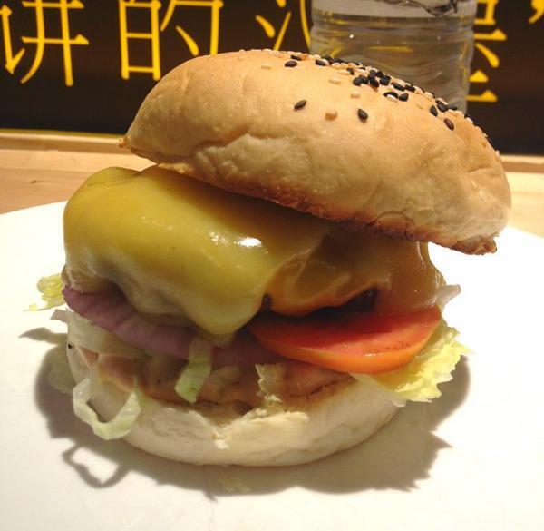 バンコク旅行中、タイ料理が続いたら気分を変えて食べたい一品