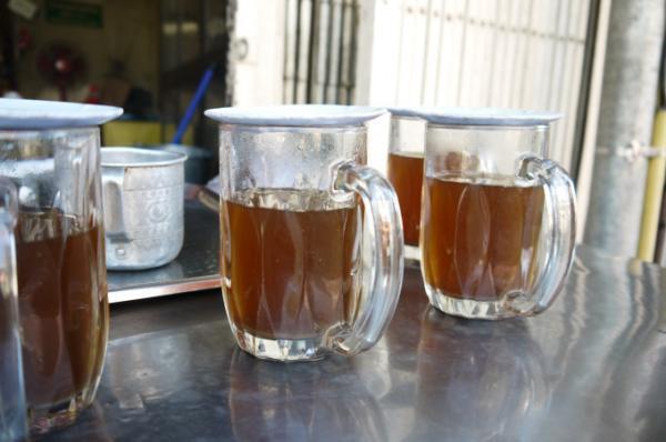 東南アジア屋台のユニークな一杯でひとやすみ！