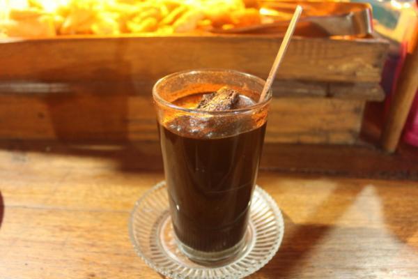 東南アジア屋台のユニークな一杯でひとやすみ！