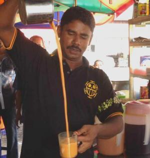東南アジア屋台のユニークな一杯でひとやすみ！