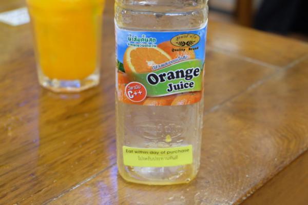 行列覚悟！老舗の超有名店で食すコク深い「パッタイ(タイ風焼きそば)」