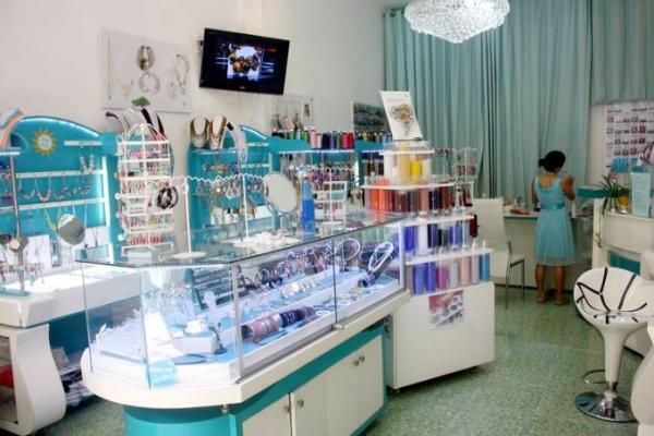 フランス人のご主人とベトナム人の奥様が営むアクセサリーショップ「Loan Kail Paris」