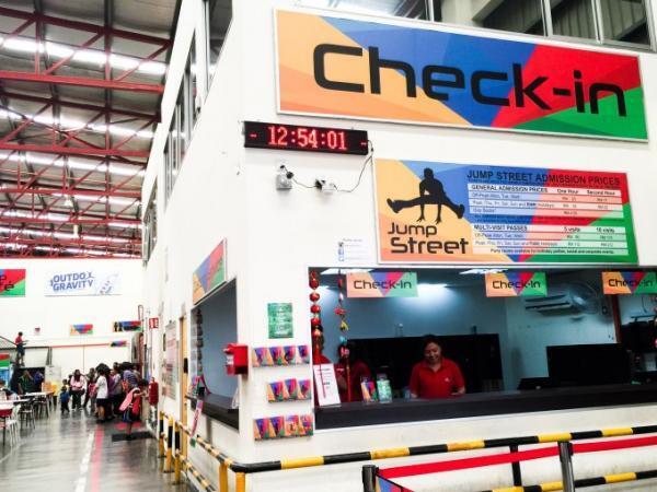 子供も大人も大はしゃぎ！アジア最大級のトランポリンパーク「Jump Street KL」で飛び跳ねまくろう！