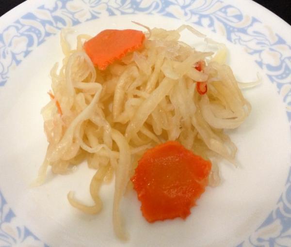 甘酸っぱくさっぱりした風味のフィリピン漬物「パパイヤ アチャラ」