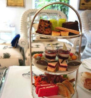 憧れのアフタヌーンティー＆ハイティー デビューは東南アジアで！