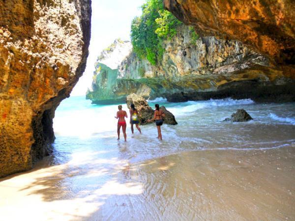 バリ島の中心街から日帰りで行ける、知る人ぞ知る「美ビーチ」