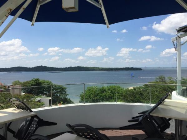 空港近くの公園から海を眺めてゆっくり過ごそう