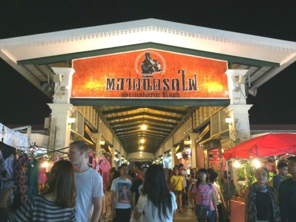 東南アジアの夜を楽しむ！活気溢れるナイトマーケットへ繰り出そう