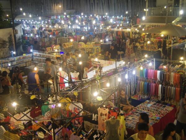 東南アジアの夜を楽しむ！活気溢れるナイトマーケットへ繰り出そう