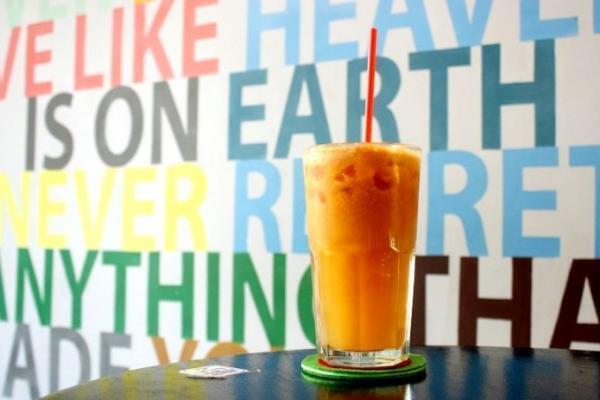 ベンタイン市場周辺での休憩に便利！フレッシュフルーツジュース屋さん「FRUITIQUE」