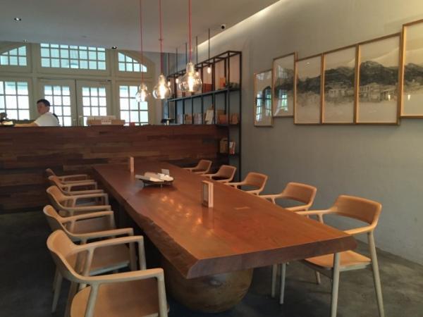 シンガポール限定パッケージの「SunnyHills 」パイナップルケーキ