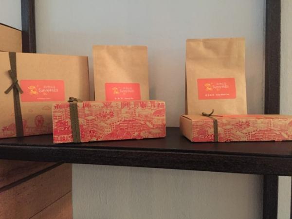 シンガポール限定パッケージの「SunnyHills 」パイナップルケーキ