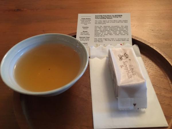 シンガポール限定パッケージの「SunnyHills 」パイナップルケーキ