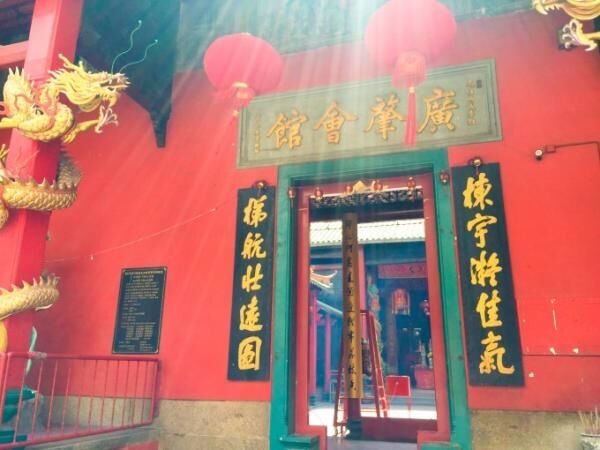 チャイナタウンに来たら外せない名所！鮮やかな紅色の仏教寺院「関帝廟」