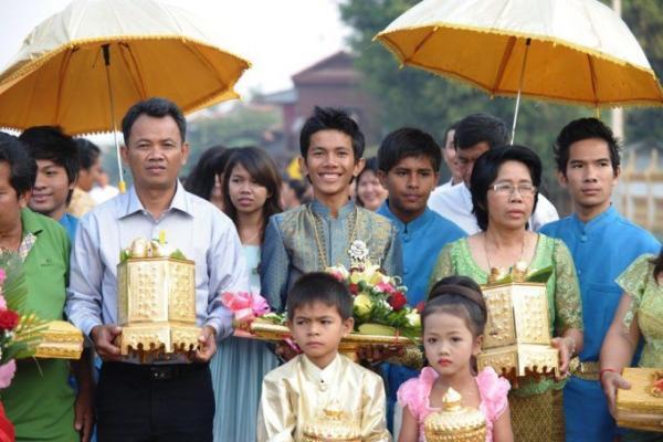 熱帯写真家フォトエッセイ〜人生の一大イベント、超ド派手なカンボジアの結婚式〜