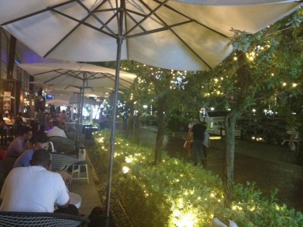 世界中のセレブが集まるヨットハーバーを眺めながらゆっくり過ごそう！