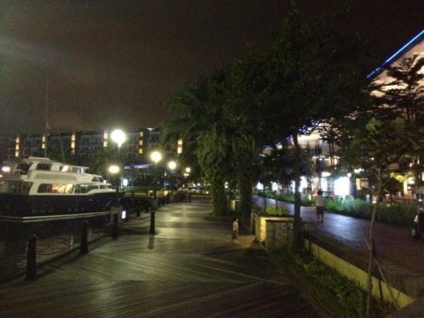 世界中のセレブが集まるヨットハーバーを眺めながらゆっくり過ごそう！