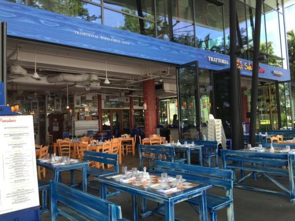 世界中のセレブが集まるヨットハーバーを眺めながらゆっくり過ごそう！