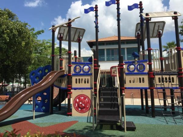 世界中のセレブが集まるヨットハーバーを眺めながらゆっくり過ごそう！