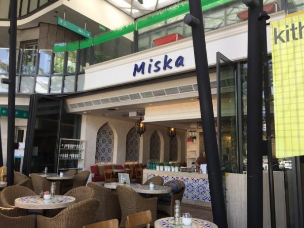 世界中のセレブが集まるヨットハーバーを眺めながらゆっくり過ごそう！