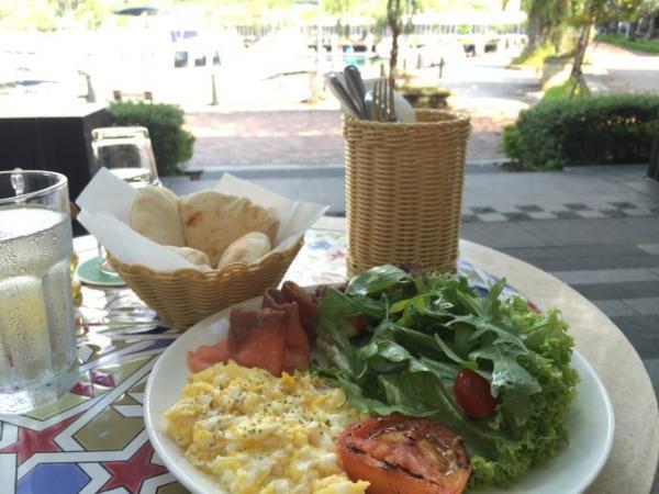 世界中のセレブが集まるヨットハーバーを眺めながらゆっくり過ごそう！