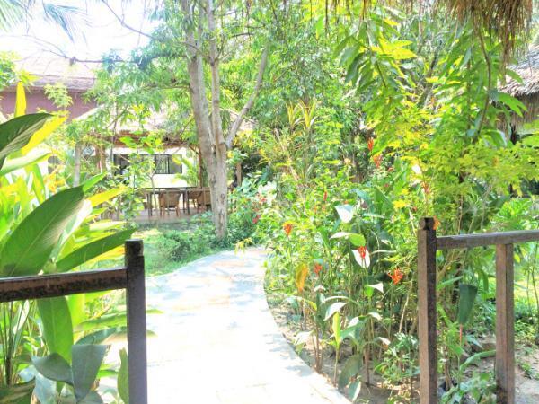 カンボジアンハーブを使ったスパでリラックス