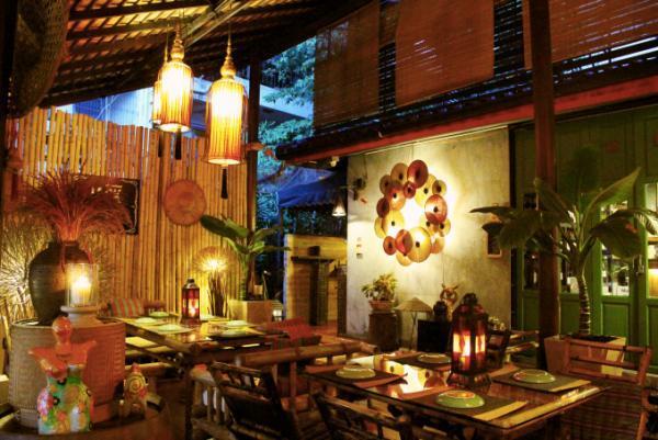 バンコクの地元人気店でタイ料理を楽しむ