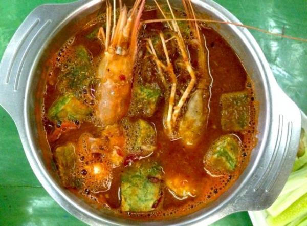 バンコクの地元人気店でタイ料理を楽しむ