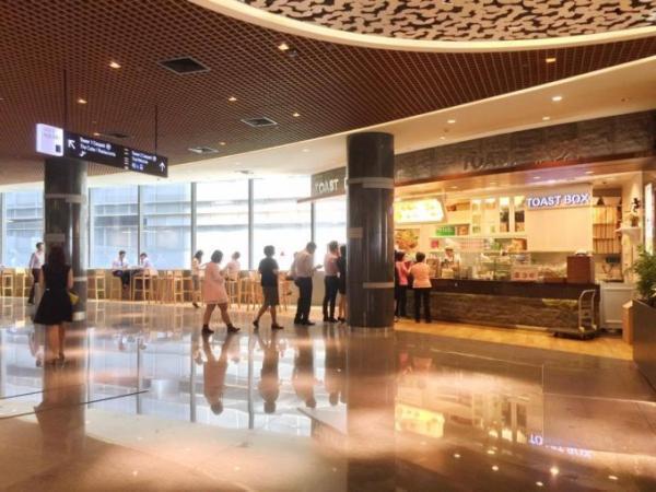 世界を動かす金融マンが集まるシンガポールのフードコート