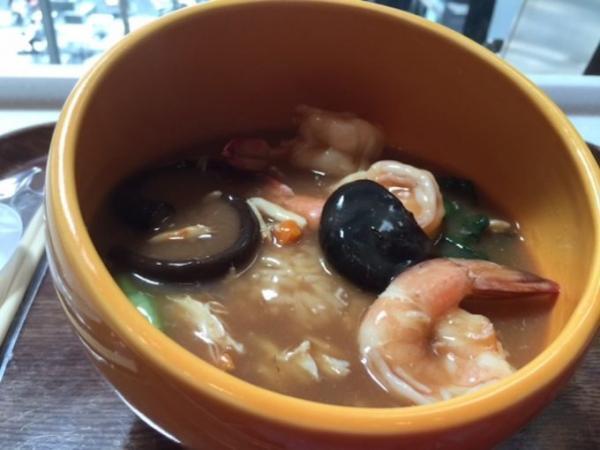 世界を動かす金融マンが集まるシンガポールのフードコート