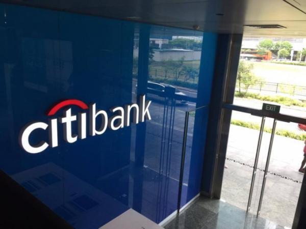 世界を動かす金融マンが集まるシンガポールのフードコート