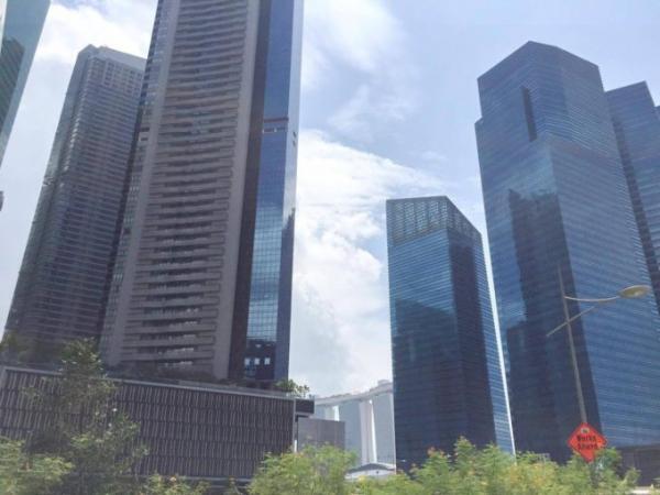 世界を動かす金融マンが集まるシンガポールのフードコート