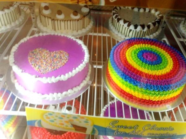 食欲をそそる？！ブルネイのカラフルなお菓子