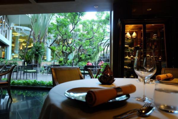 五感で味わうタイ料理〜デュシタニ「ベンジャロン」〜