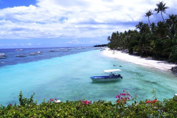 おなじみのビーチから半歩先に待つ、穴場な絶景ビーチ