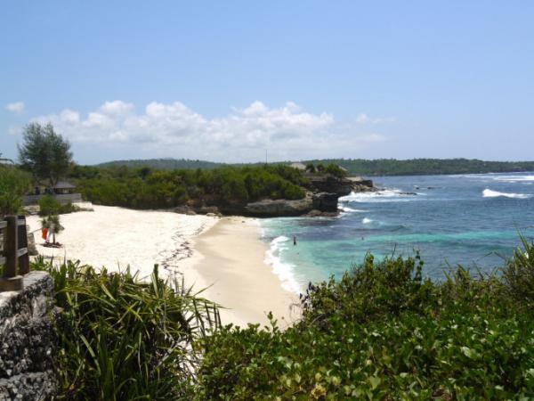 おなじみのビーチから半歩先に待つ、穴場な絶景ビーチ