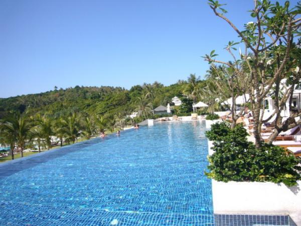 おなじみのビーチから半歩先に待つ、穴場な絶景ビーチ