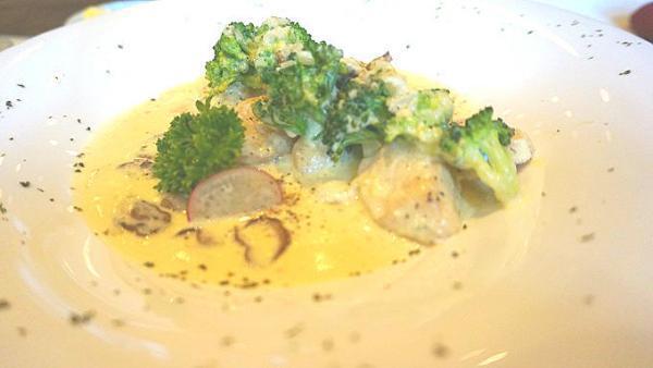 ヤンゴンの老舗一軒家レストランで西洋料理に舌鼓