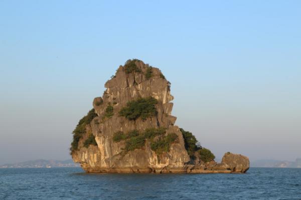 ベトナム北部の世界遺産！奇岩、洞窟、遺跡を楽しもう！