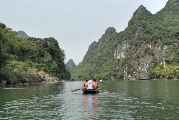 ベトナム北部の世界遺産！奇岩、洞窟、遺跡を楽しもう！
