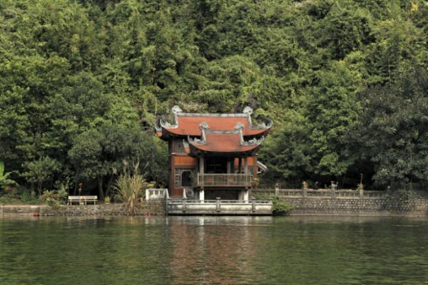 ベトナム北部の世界遺産！奇岩、洞窟、遺跡を楽しもう！