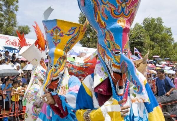 タイの奇祭「ピーターコーン・フェスティバル」に行こう