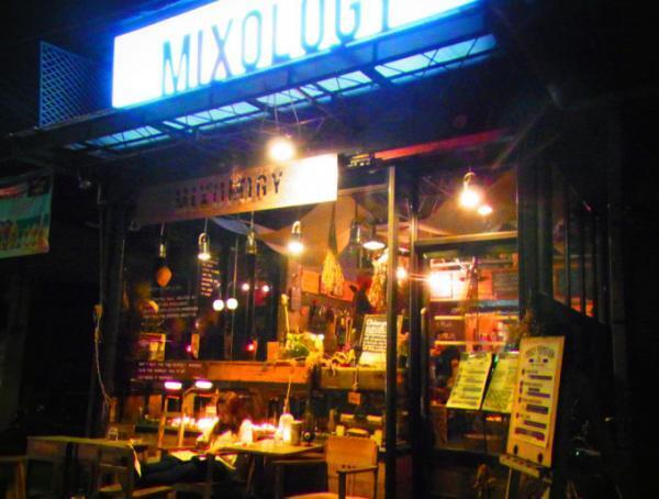 東南アジアでも大人気！肉厚ジューシーバーガーを食べよう