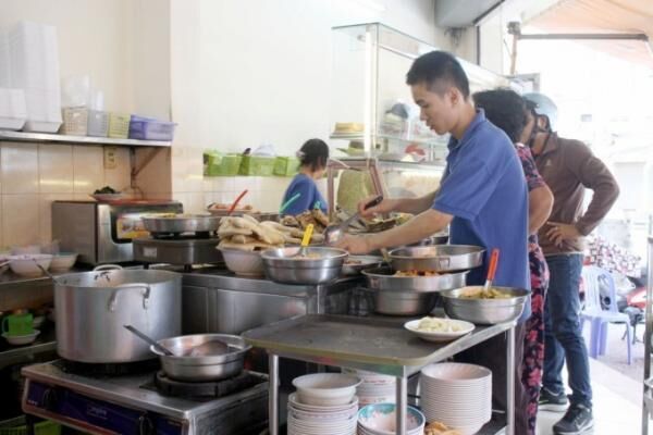 ベトナムの大衆食堂「クアンコム・ビンザン」を攻略しよう！